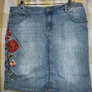 Jean Skirt with flower embroidery